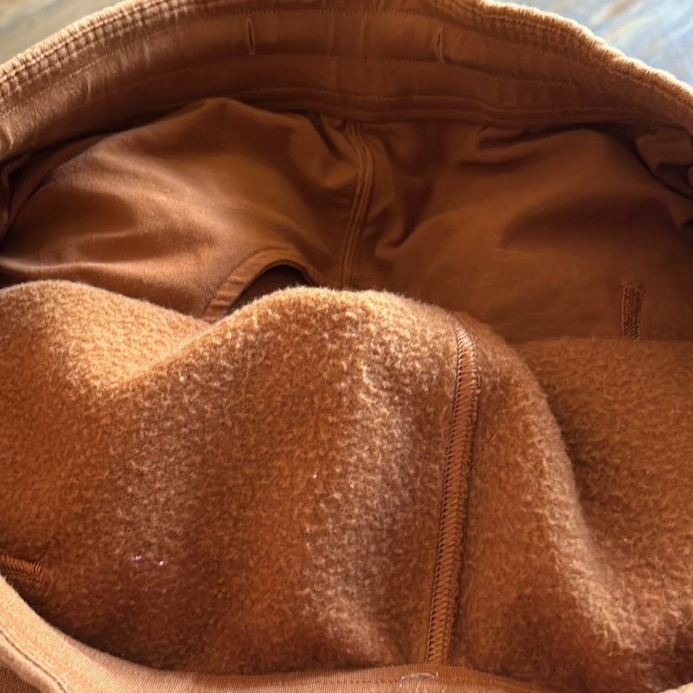 Lululemon cinnamon color fleece lined short pants/ 2 side pockets. No noted flaw - Picture 7 of 8